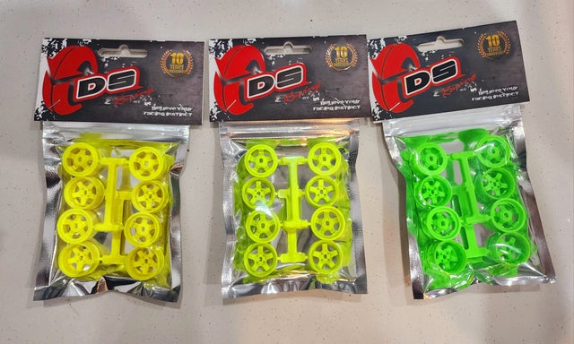 DS Racing Mini-Z 20mm Wide Rims - Flo Yellow